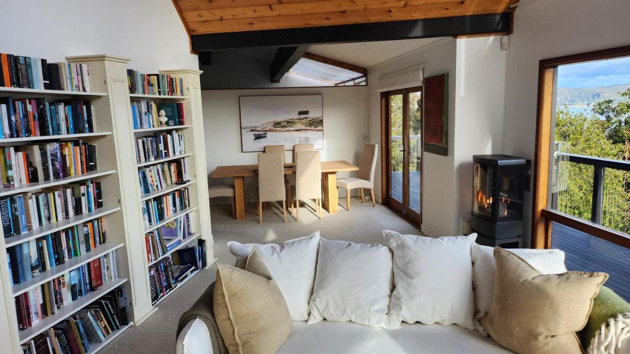 The Black Chalet Whitianga Eksteriør billede