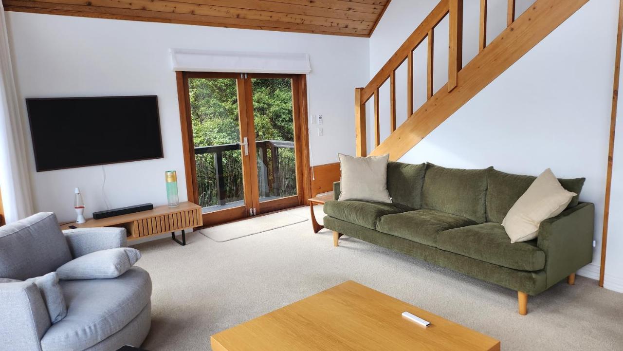 The Black Chalet Whitianga Eksteriør billede