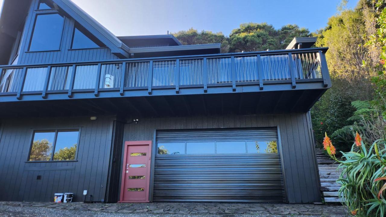 The Black Chalet Whitianga Eksteriør billede