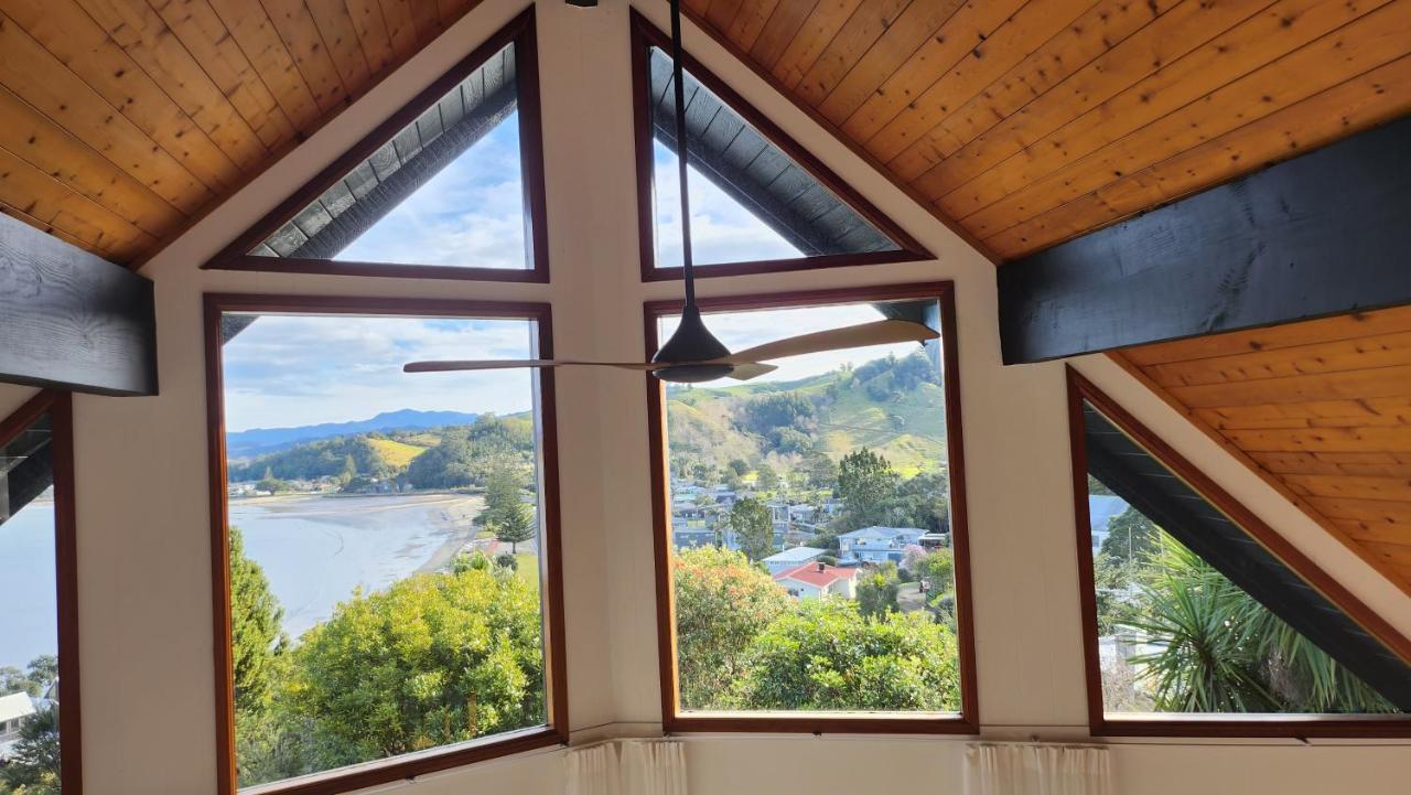 The Black Chalet Whitianga Eksteriør billede