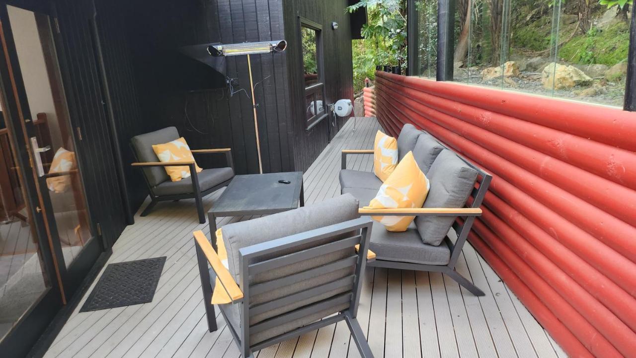 The Black Chalet Whitianga Eksteriør billede