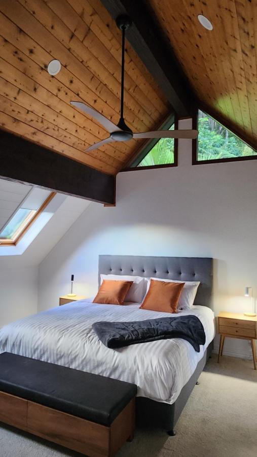 The Black Chalet Whitianga Eksteriør billede